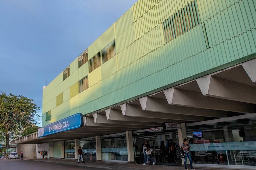 Homem vai parar no hospital após ter pênis cortado em briga com a mulher