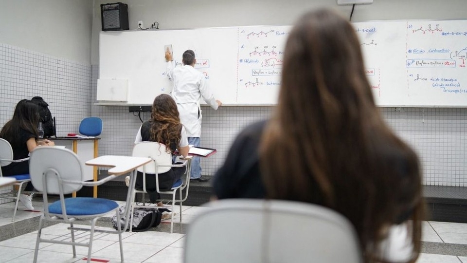 Está aberta 13 mil vagas de emprego para professores temporários em GO
