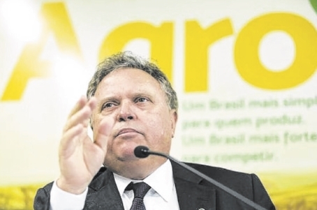 Ministro da Agricultura vai a Washington tentar retomar exportação de carne