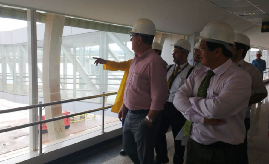 Paulo Garcia visita obras do novo aeroporto de Goiânia