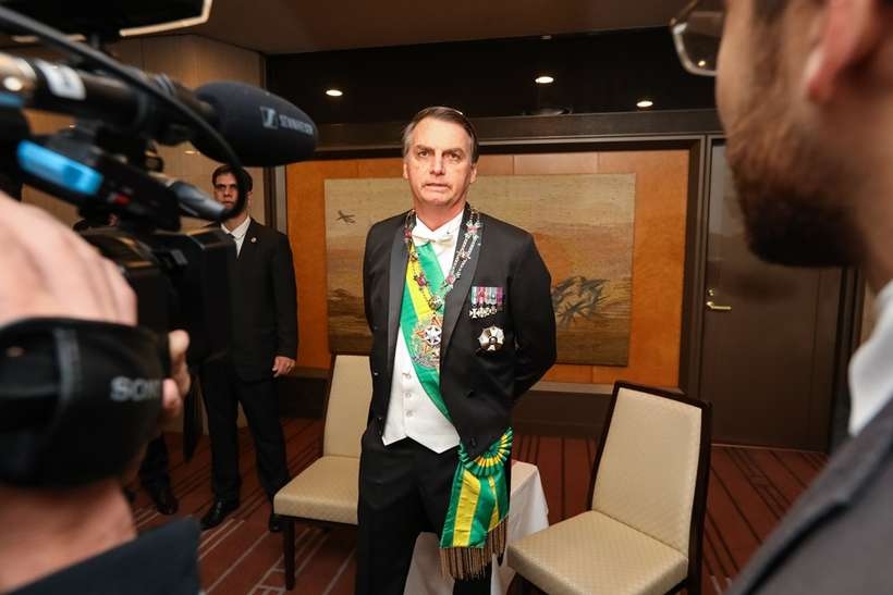 Bolsonaro "desiste" de fazer Eduardo embaixador