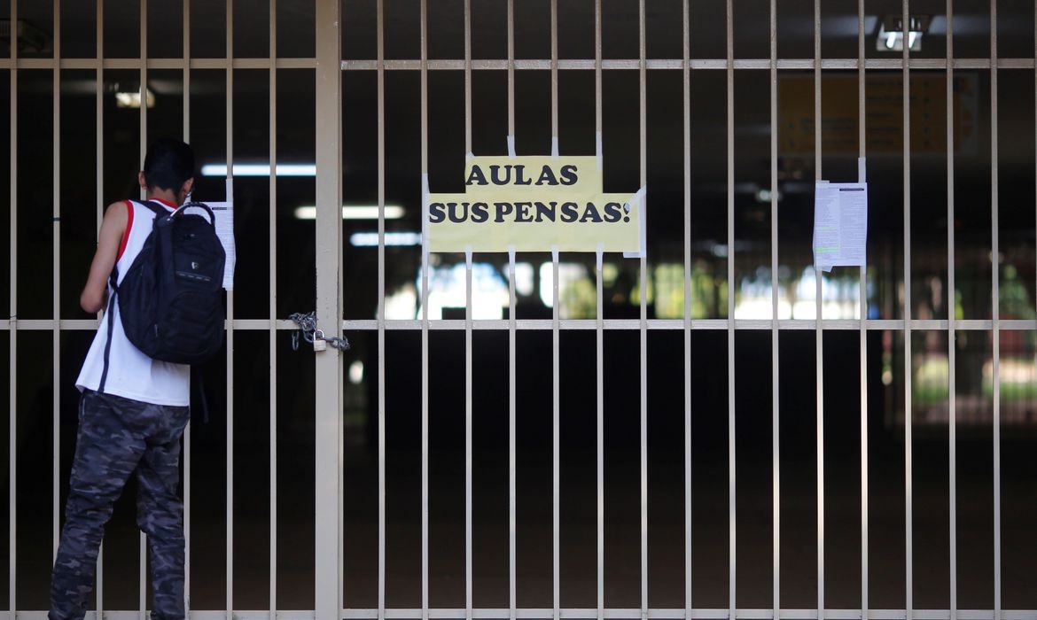 Senado aprova MP que suspende número mínimo de dias letivos