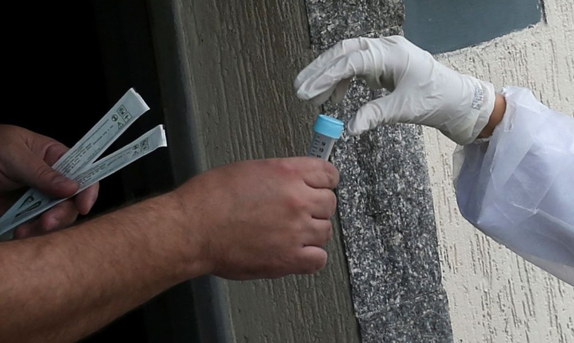 Covid-19 matou 57 mil pessoas desde março no Brasil