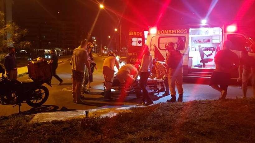 Suspeita de racha entre Audi e Mercedes causa grave acidente