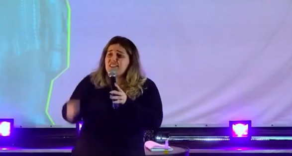 No RJ, mulher faz comentário racista e homofóbico dentro da igreja