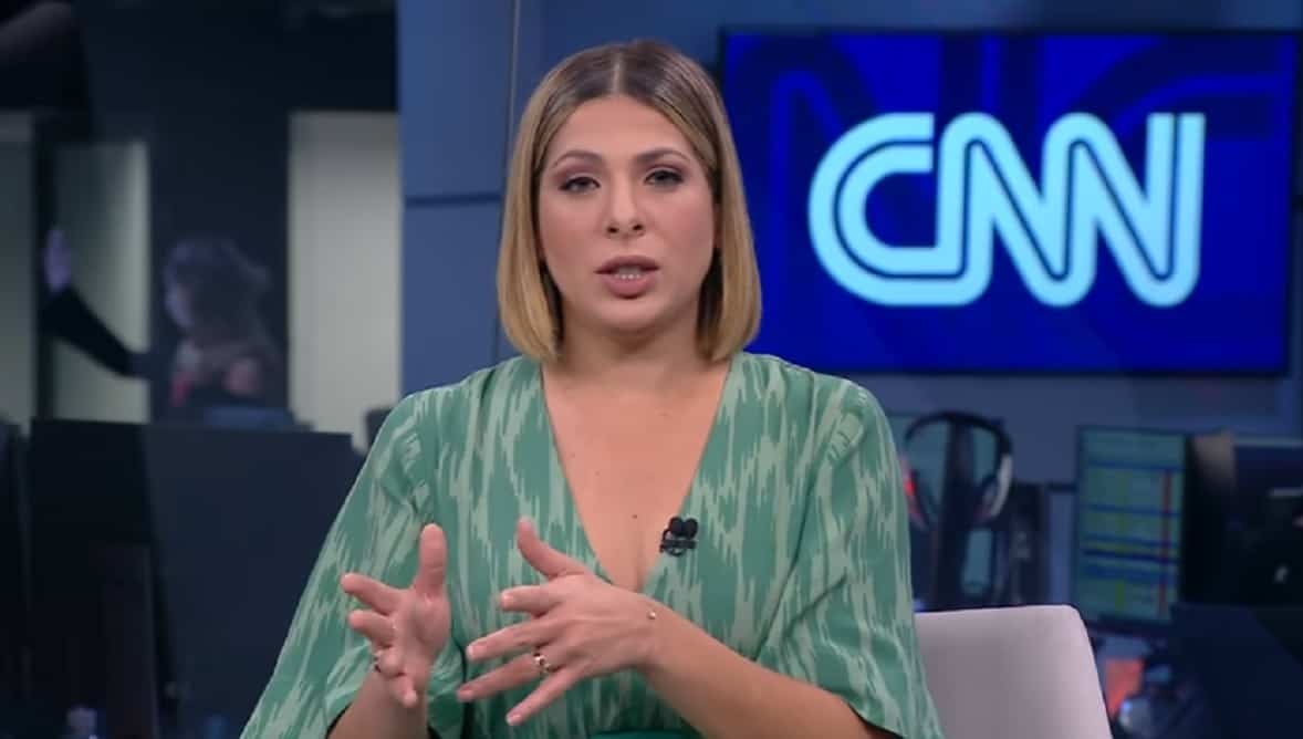 Ao vivo, apresentadora da CNN Brasil comete gafe e quase ‘enterra’ Jair Bolsonaro