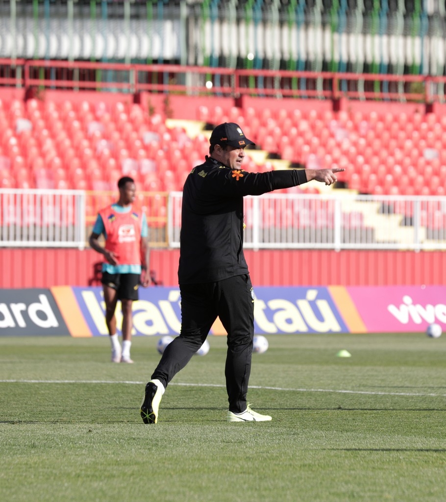 Jardine prevê concorrência sadia na seleção olímpica durante preparação na Sérvia