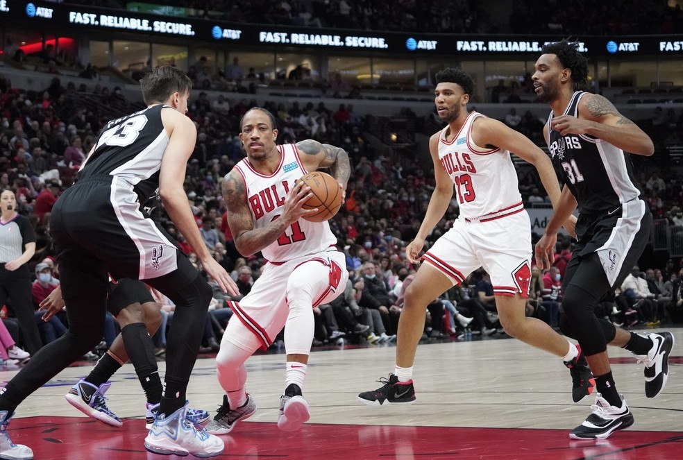 DeMar DeRozan anota 40 pontos e Bulls batem os Spurs; Pelicans vencem Raptors