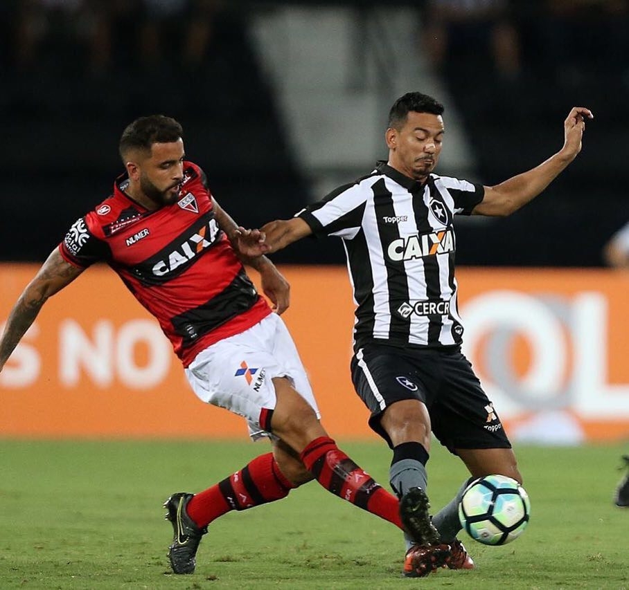 Atlético vence o Botafogo e ainda sonha com permanência