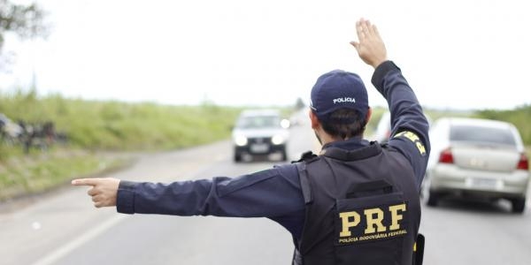 Colisão entre veículos de cargas deixa a BR 060 interditada