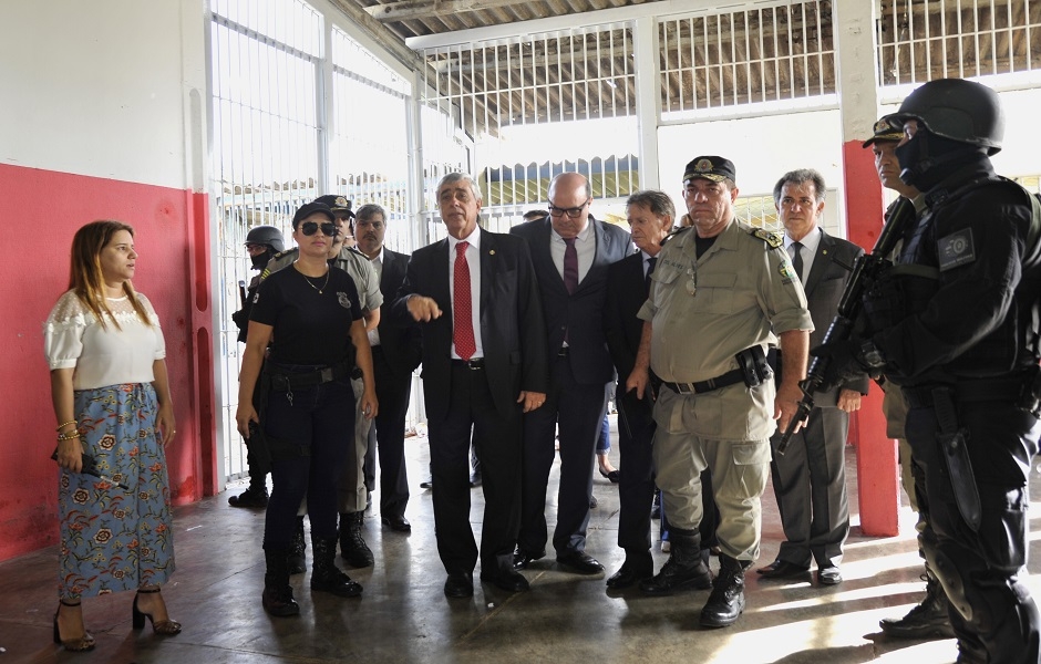 Juiz feito de refém por Leonardo Pareja retorna ao local de rebelião como presidente do TJ-GO
