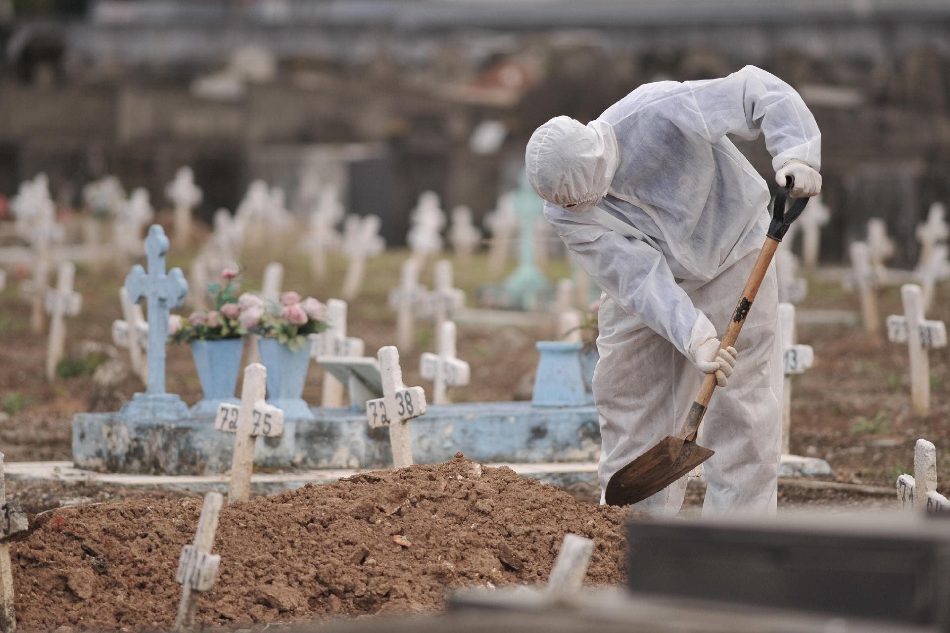 Covid-19: Brasil bate recorde com 4.249 mortes registradas em 24 horas