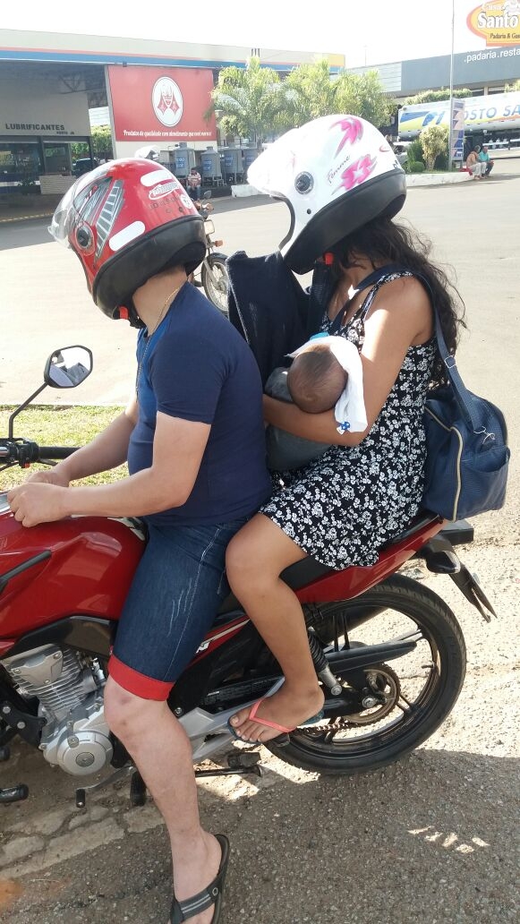 Homem é autuado por transportar bebê de sete meses em moto na BR-050