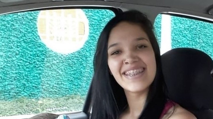 Mulher morre acidentalmente com disparo de arma de marido PM