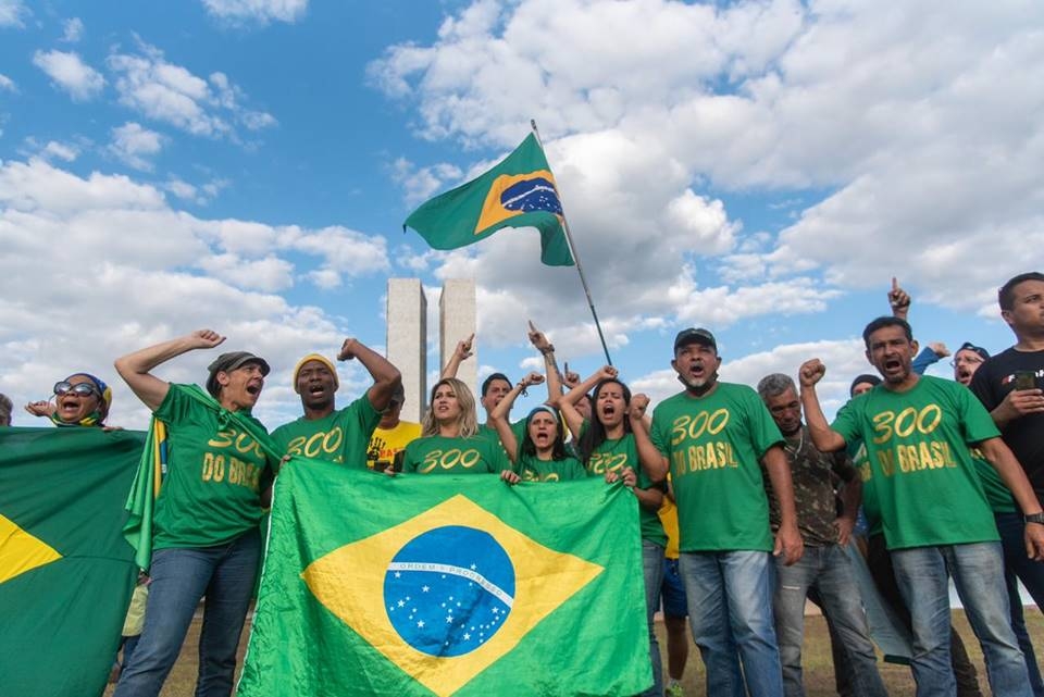 Grupo bolsonarista tenta invadir o Congresso Nacional
