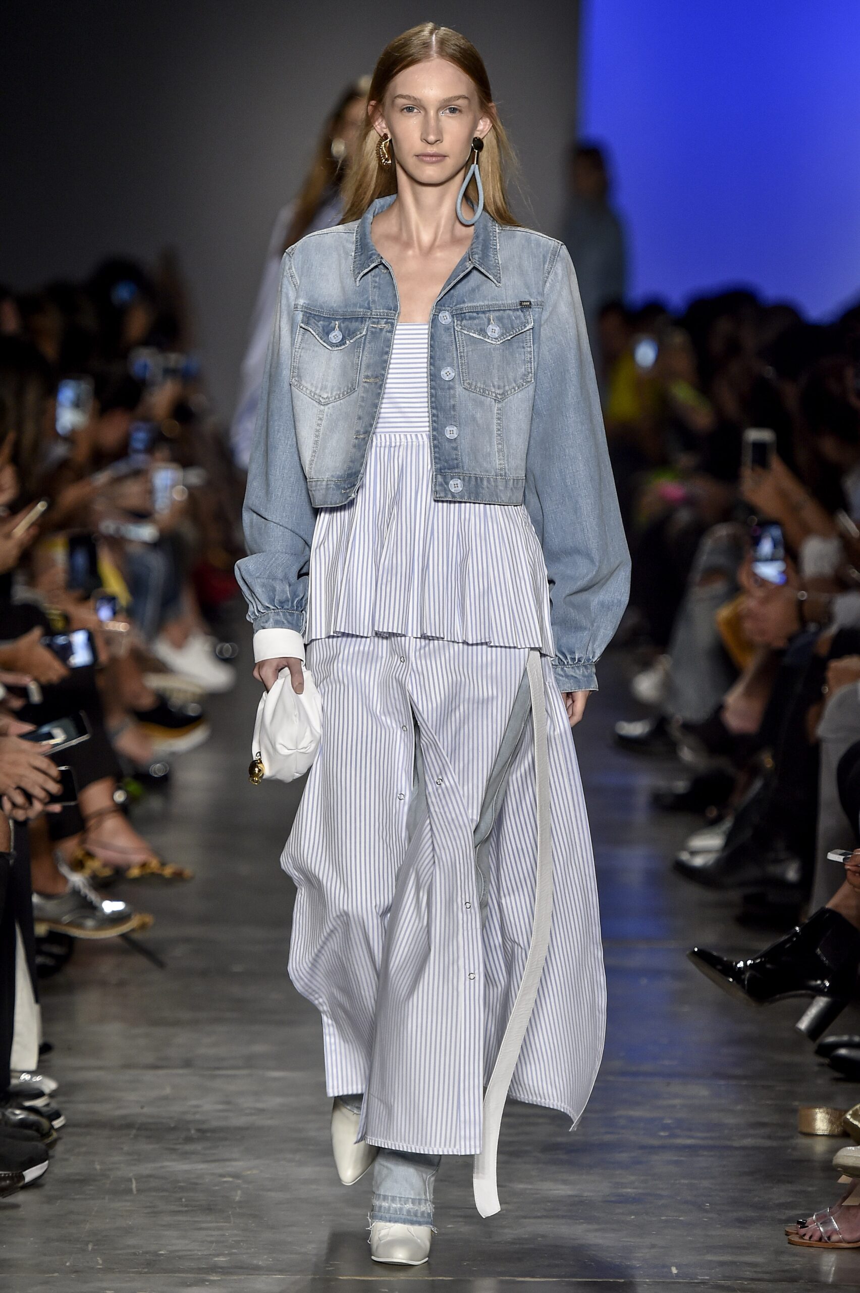 Marca estreante na SPFW 43 inova com coleção de jeanswear