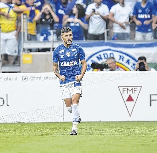 Cruzeiro reverte vantagem e volta a vencer um estadual