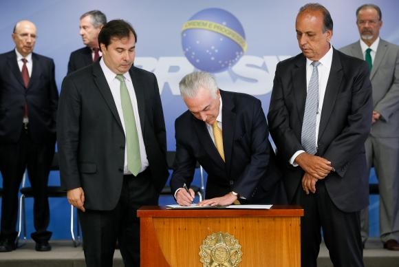 Temer retorna a Brasília após reunião sobre segurança pública no Rio