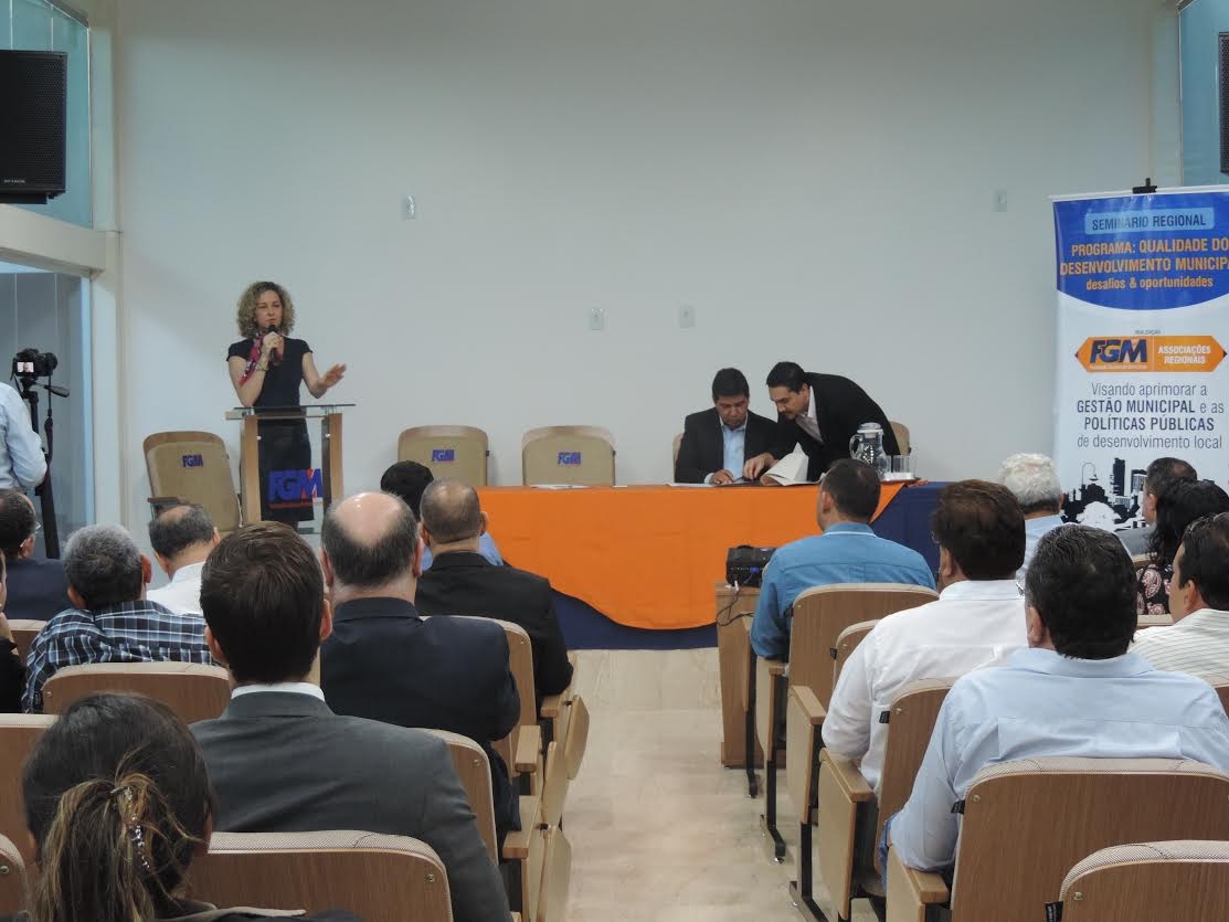 Prefeitos cobram do governo repasses de recursos