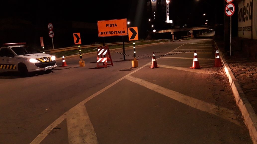 Mais um trecho da Marginal Botafogo é interditado nos dois sentidos