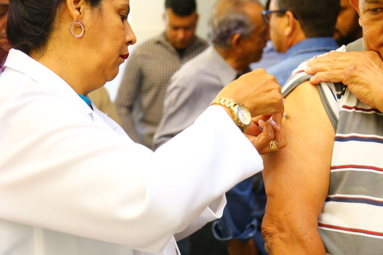 Mais de 47 mil pessoas são imunizadas no primeiro dia de campanha contra a gripe