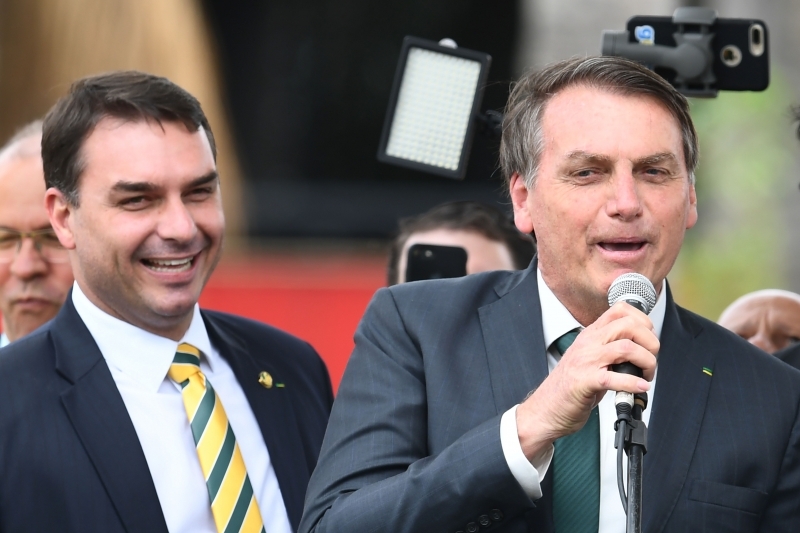 Flávio diz que Bolsonaro aguarda 'segurança' para decidir filiar-se ao Patriota