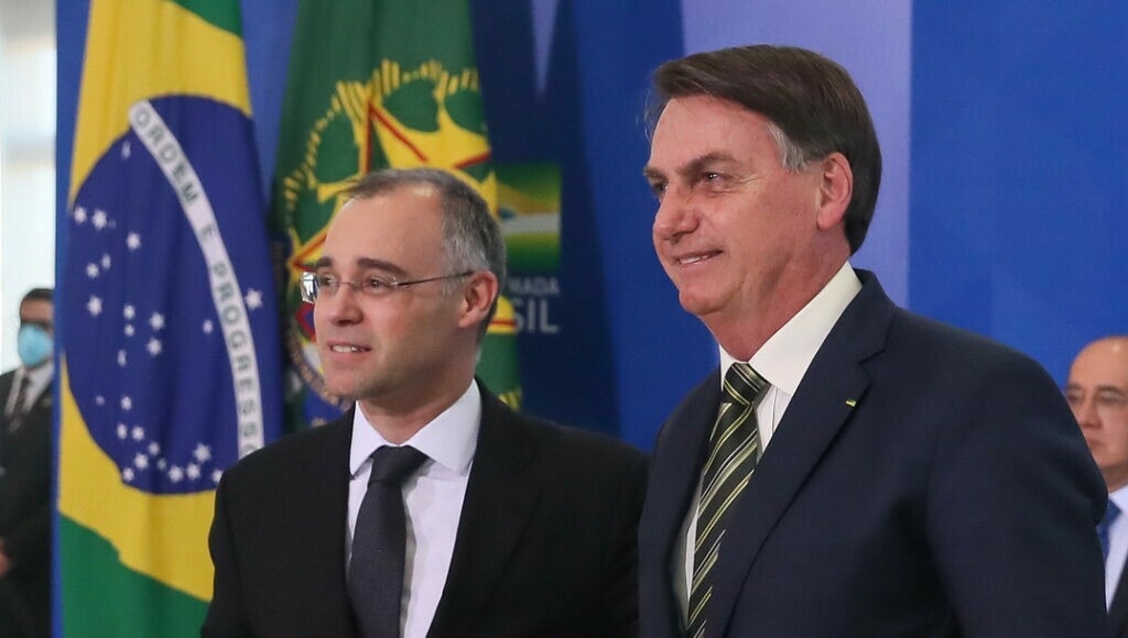Bolsonaro diz a ministros que vai indicar André Mendonça para a vaga no STF