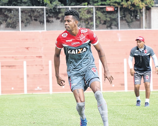 Substituindo lesionado, volante estreia como titular