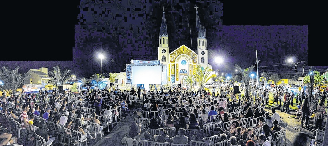 Cinema Popular, na rua e gratuito
