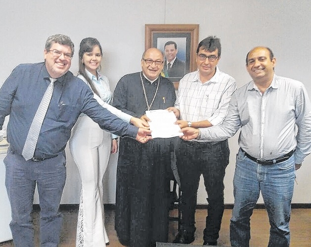 Paróquia comemora início de construção de creche
