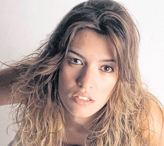 Cejane Verdejo sobe ao palco do Lowbrow