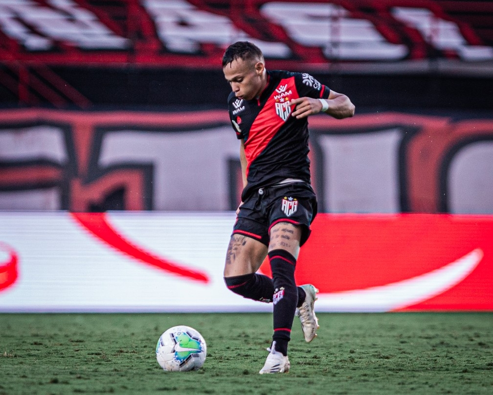 Atlético-GO espera resposta do Corinthians sobre permanência de Janderson até o fim da semana