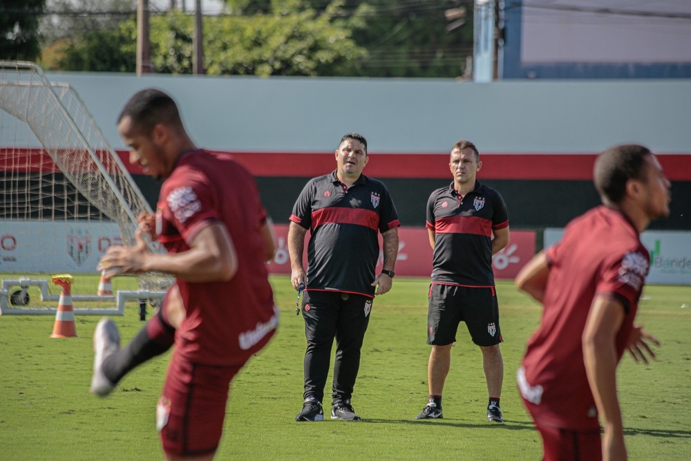Atlético-GO estreia no Brasileirão com desfalques e novo comandante