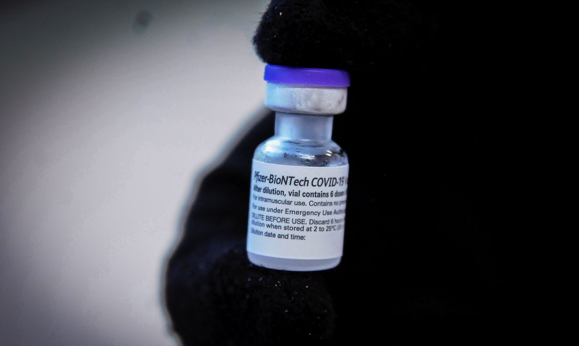 Pfizer antecipa 600 mil doses para crianças; total em janeiro deve ser de 4,3 mi