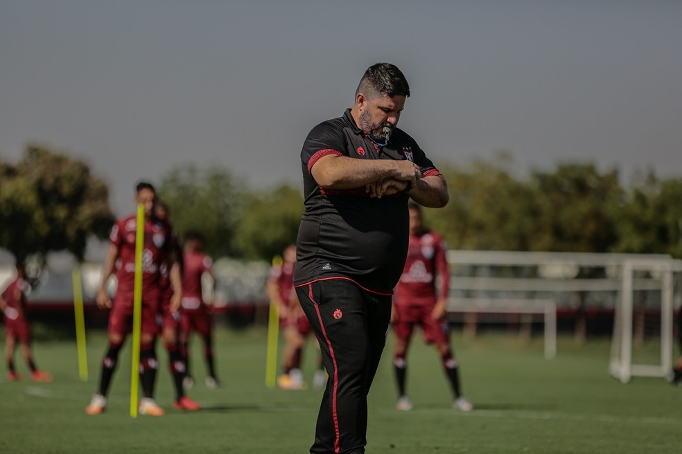 Atlético Goianiense recebe Internacional para se manter entre os 10 primeiros da Série A