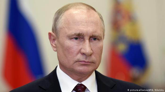 Putin assina lei que pode mantê-lo no poder até 2036