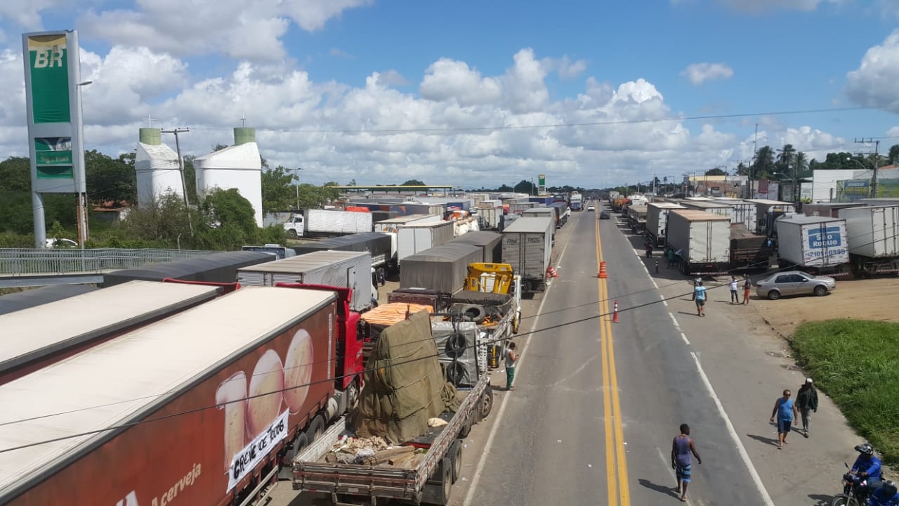 Caminhoneiros anunciam nova paralisação depois do feriado