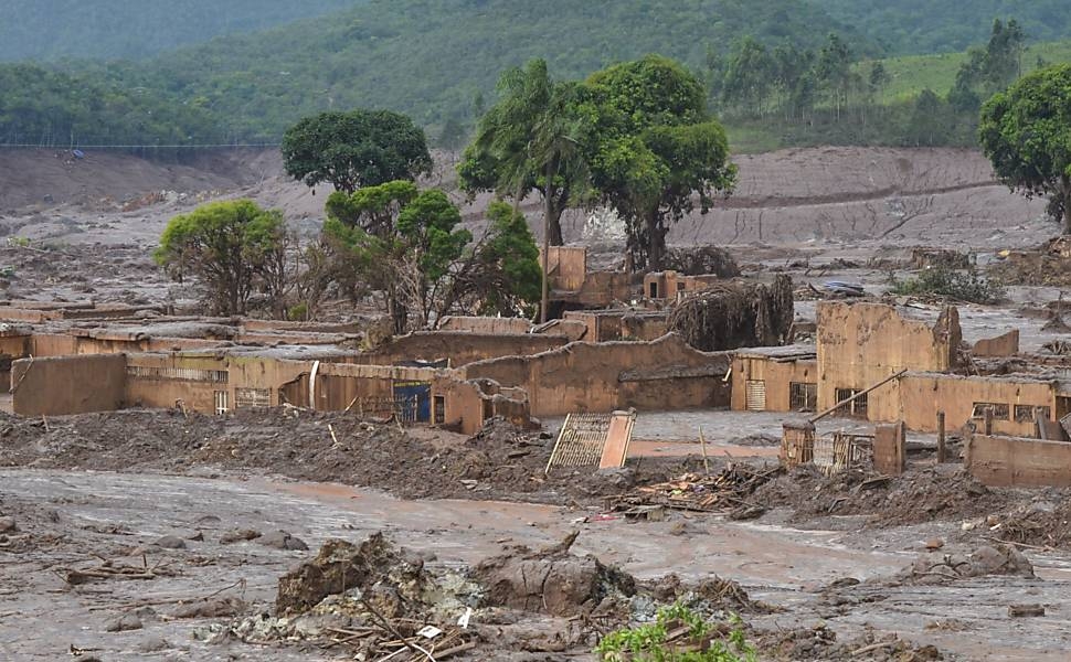 Grupo se passa por voluntário e furta máquinas de  R$ 2mi em Mariana