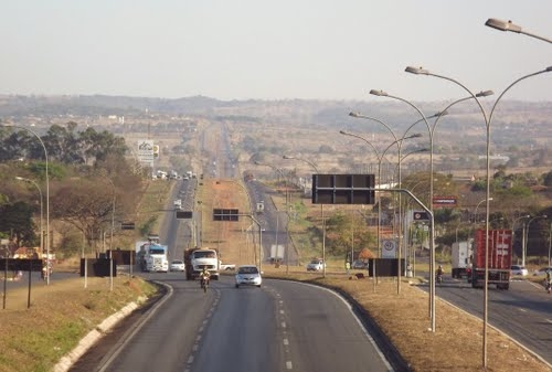 Engavetamento na BR 153 provoca bloqueio na rodovia