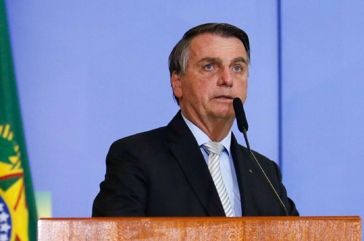 Carga tributária é 'enorme e escorchante' e Guedes busca solução, diz Bolsonaro