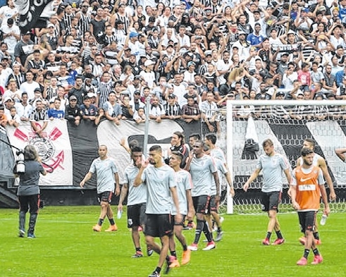 Corinthians e Palmeiras fazem clássico em