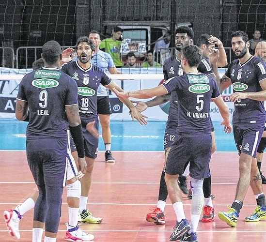 Cruzeiro vence argentinos e vai à final do Sul-americano