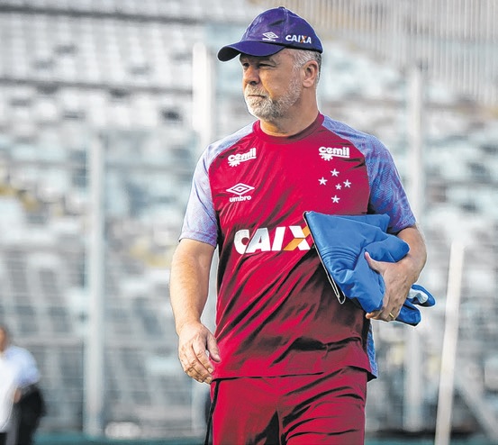 Cruzeiro enfrenta chilenos para sobreviver no torneio