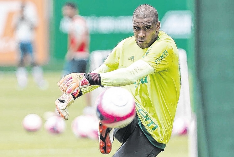 Goleiro pega gancho por criticar a arbitragem