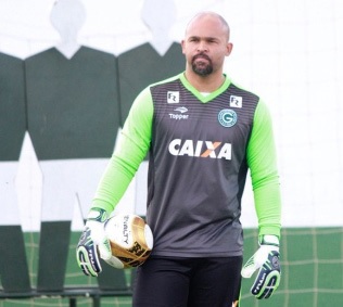 Goiânia anuncia a contratação do goleiro Márcio