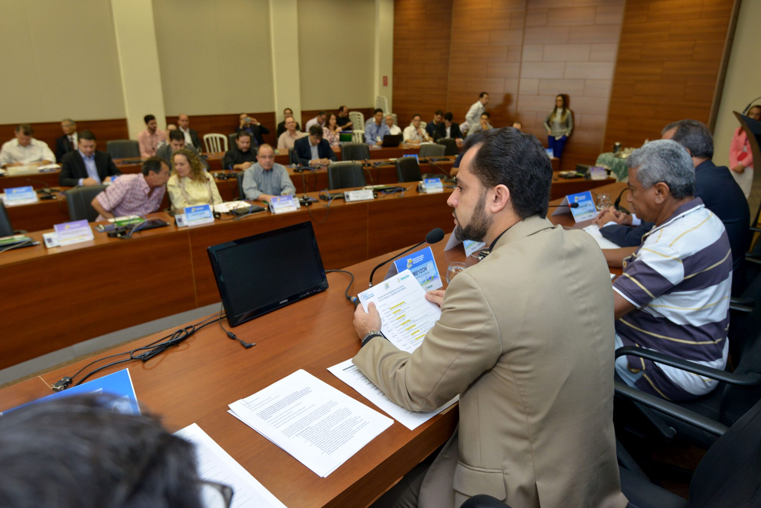 Fórum discute iniciativas para fomentar energias renováveis