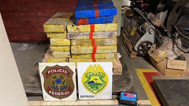 394 kg de maconha são apreendidos em mata