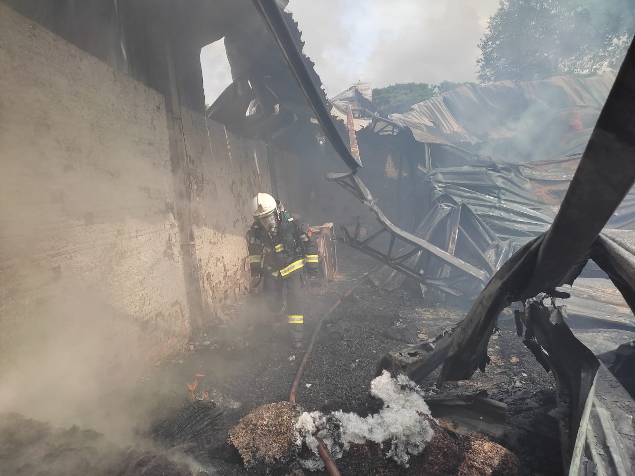 Incêndio destrói indústria em Nova Glória