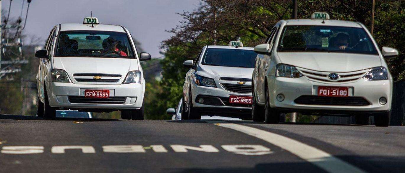 Taxistas e motoristas de aplicativos deverão se submeter a exame toxicológico