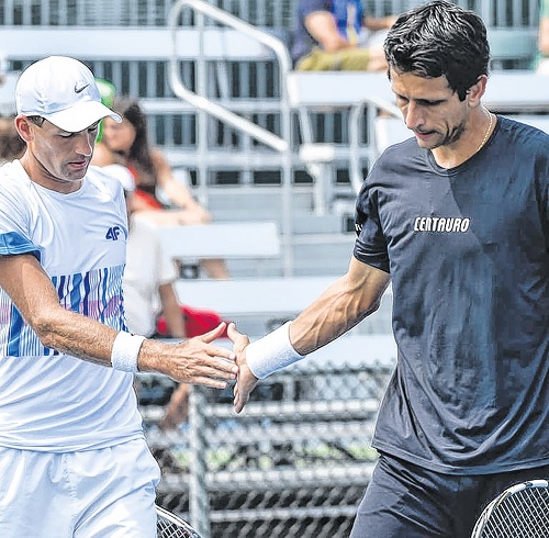 Duplas de brasileiros avançam no Masters de Madrid
